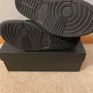 Jordan 1 mid speckle